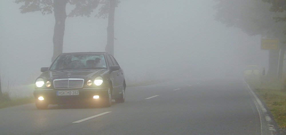 Carro no nevoeiro